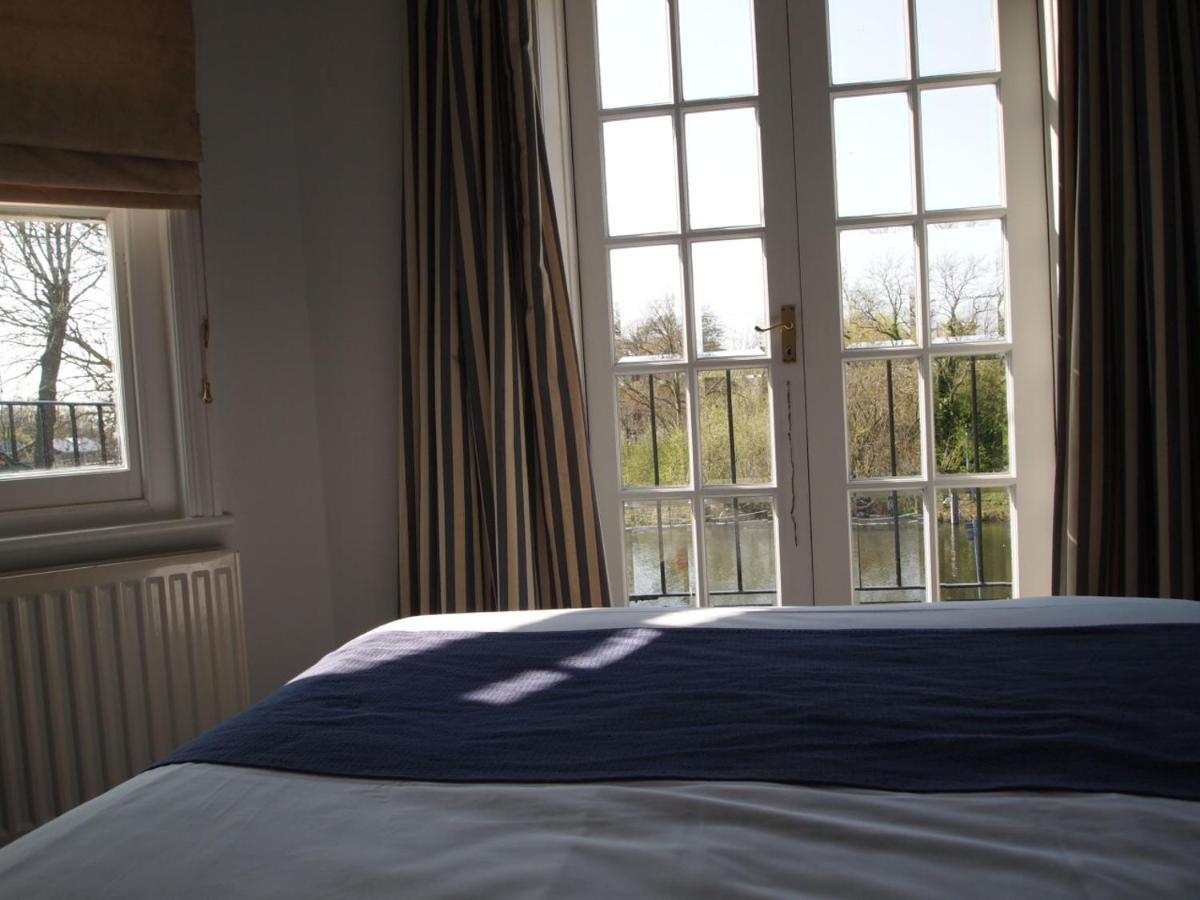 The Weir Hotel Walton-on-Thames Bagian luar foto
