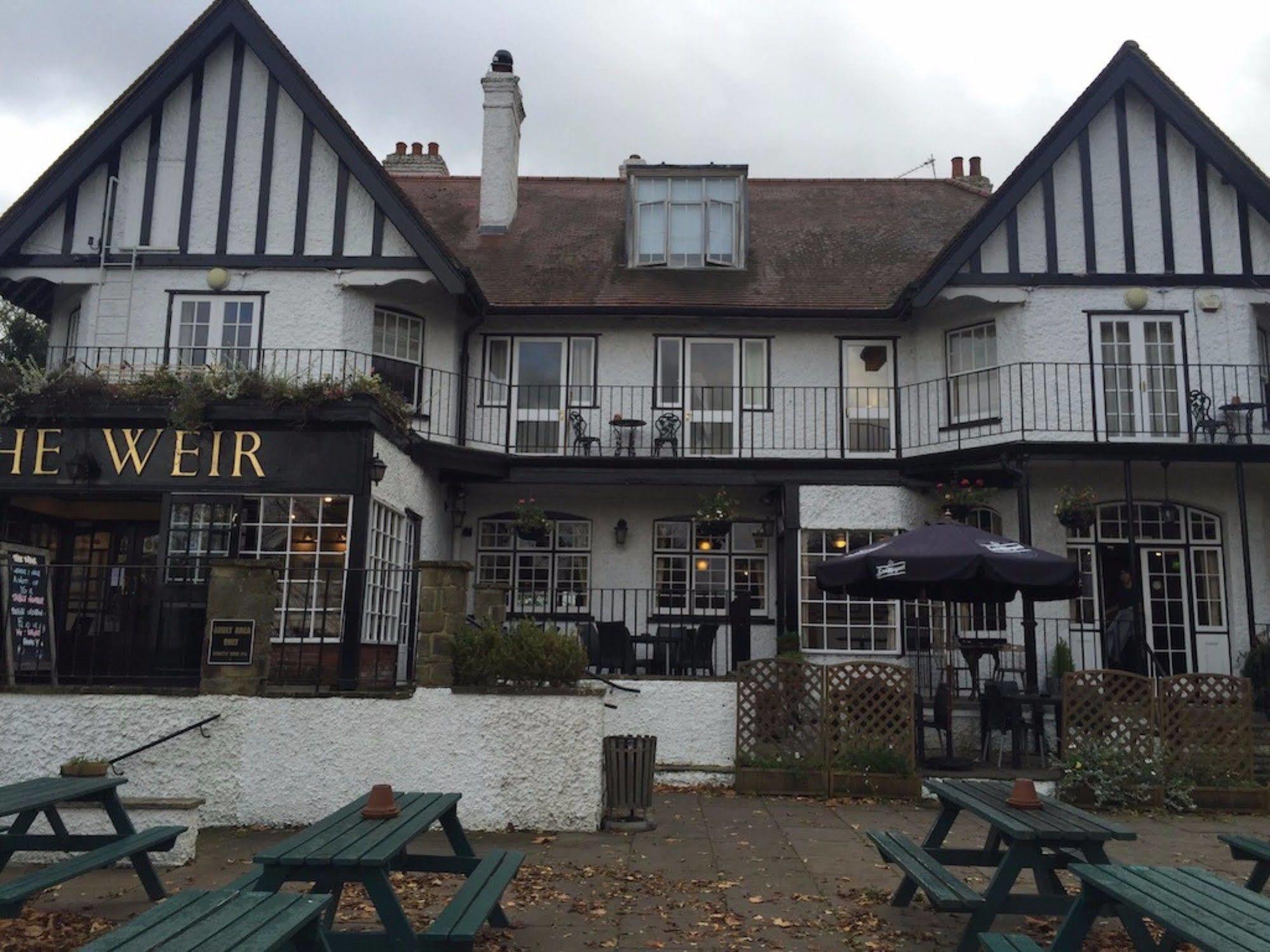 The Weir Hotel Walton-on-Thames Bagian luar foto