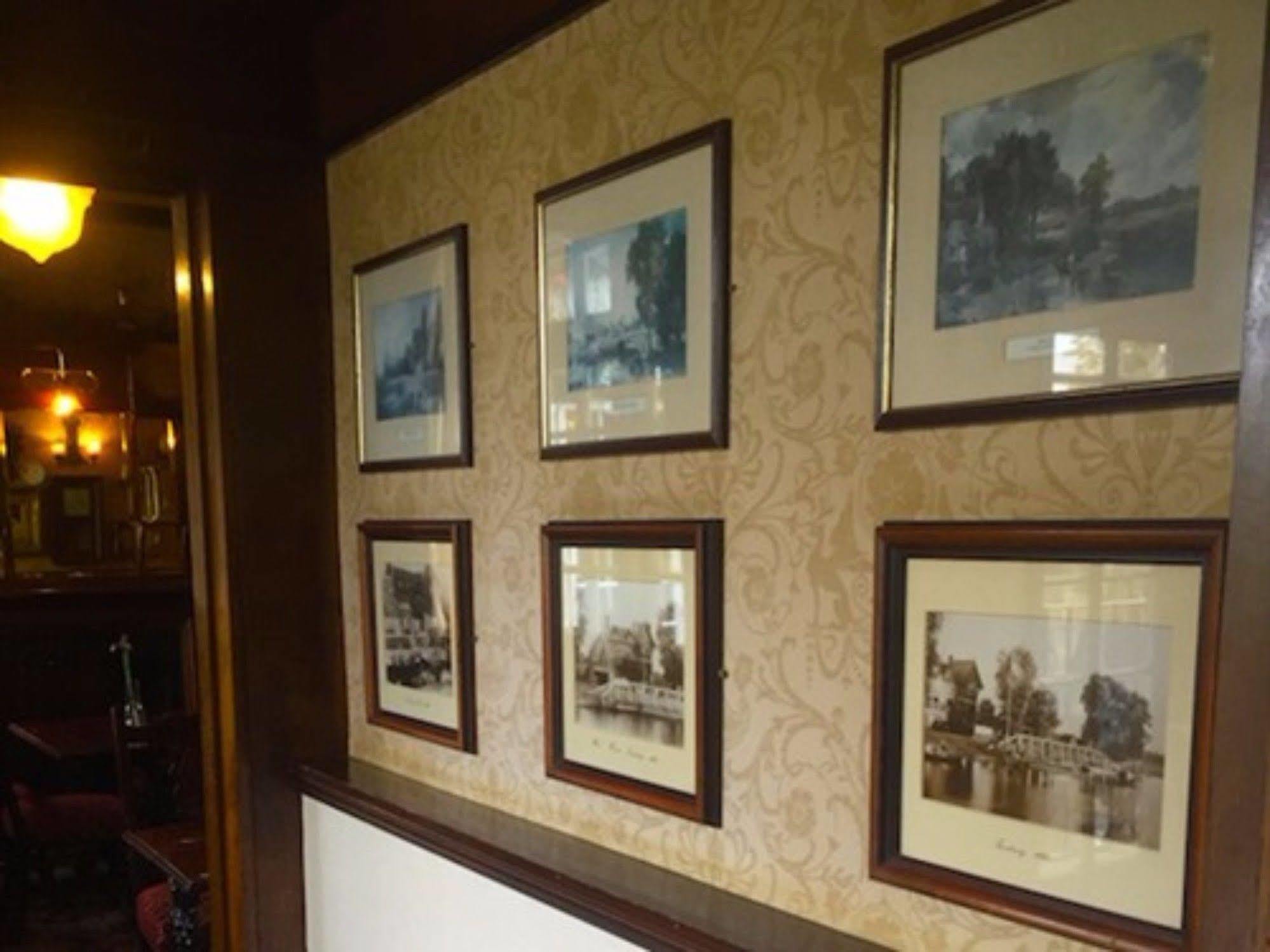 The Weir Hotel Walton-on-Thames Bagian luar foto