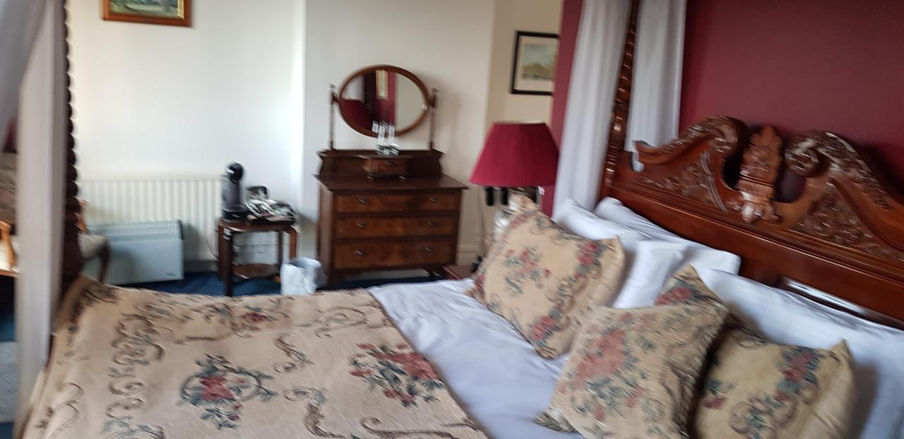 The Weir Hotel Walton-on-Thames Bagian luar foto