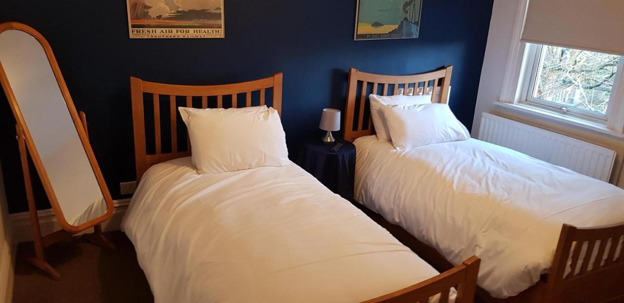 The Weir Hotel Walton-on-Thames Bagian luar foto