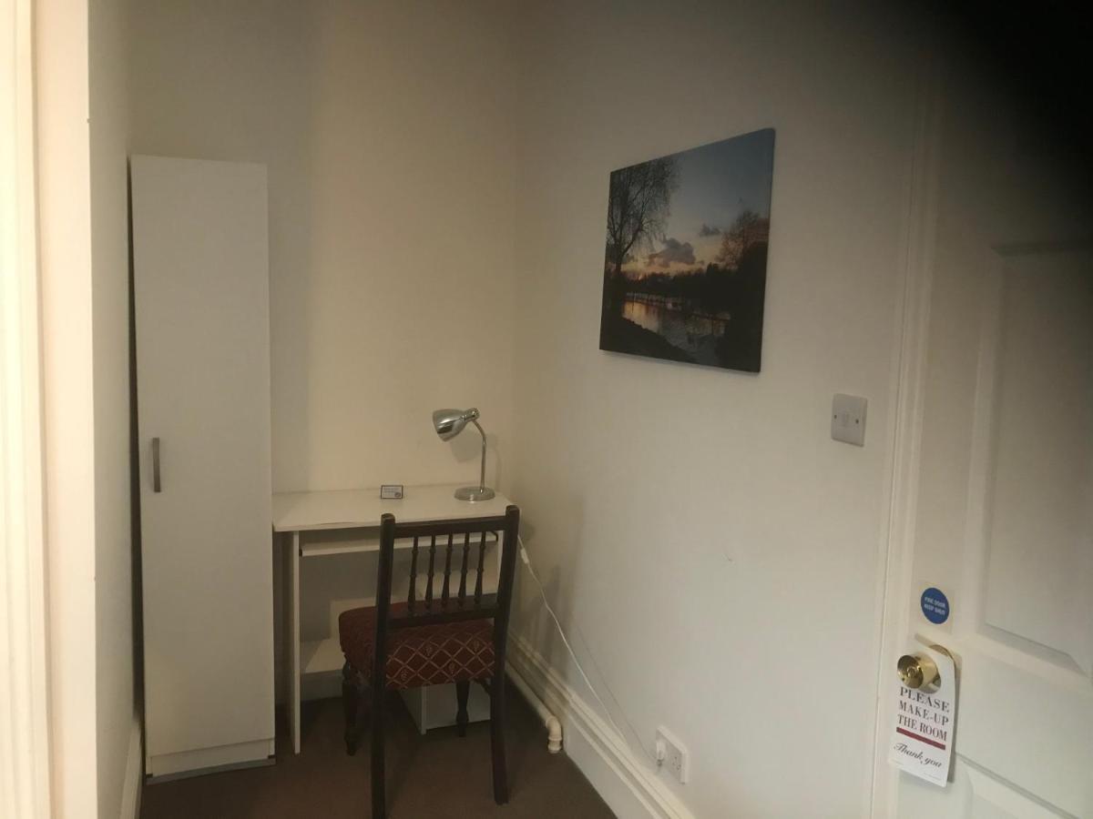 The Weir Hotel Walton-on-Thames Bagian luar foto