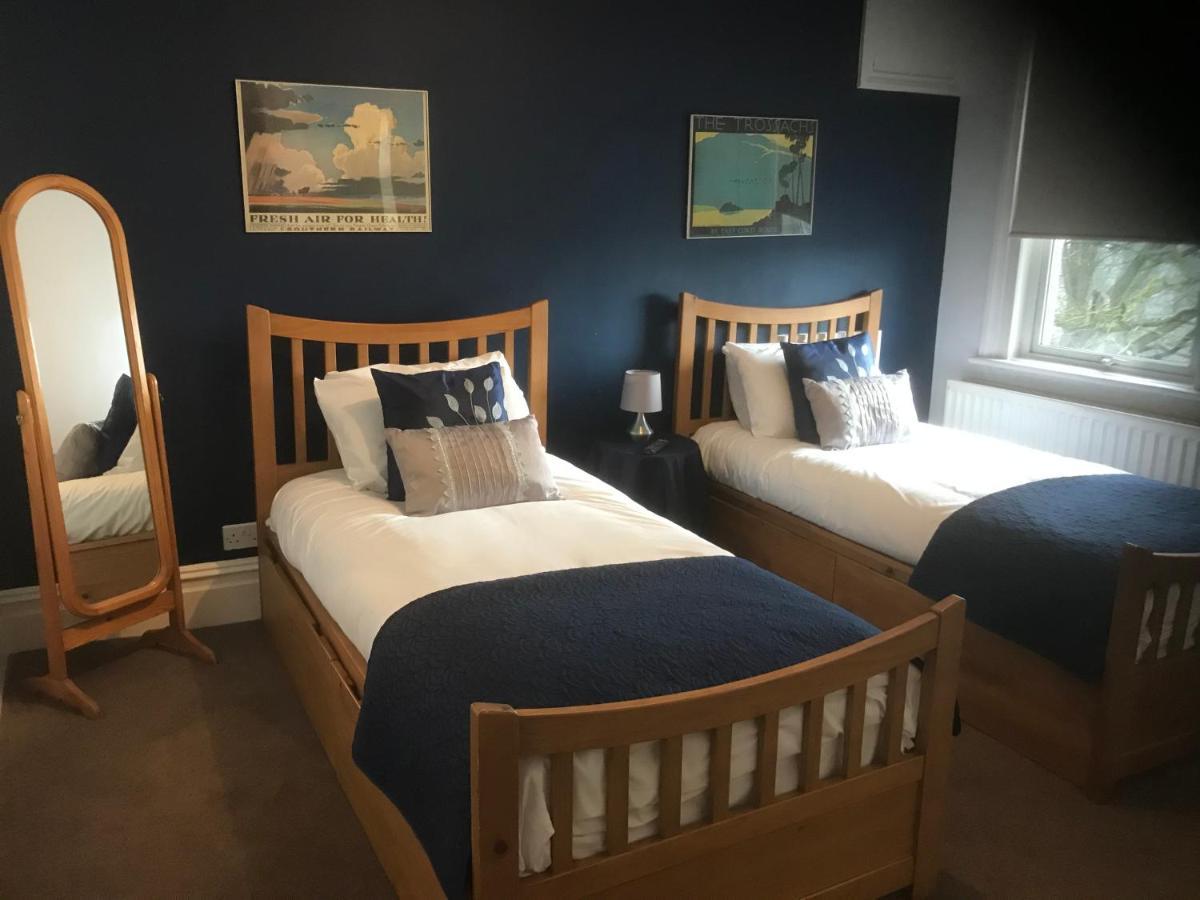 The Weir Hotel Walton-on-Thames Bagian luar foto